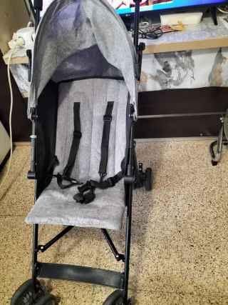 Carrito de bebé gris