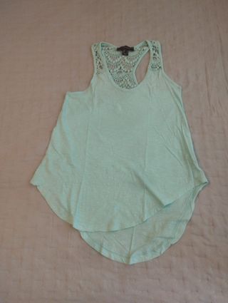 Blusa turquesa con encaje