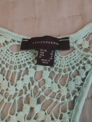 Blusa turquesa con encaje