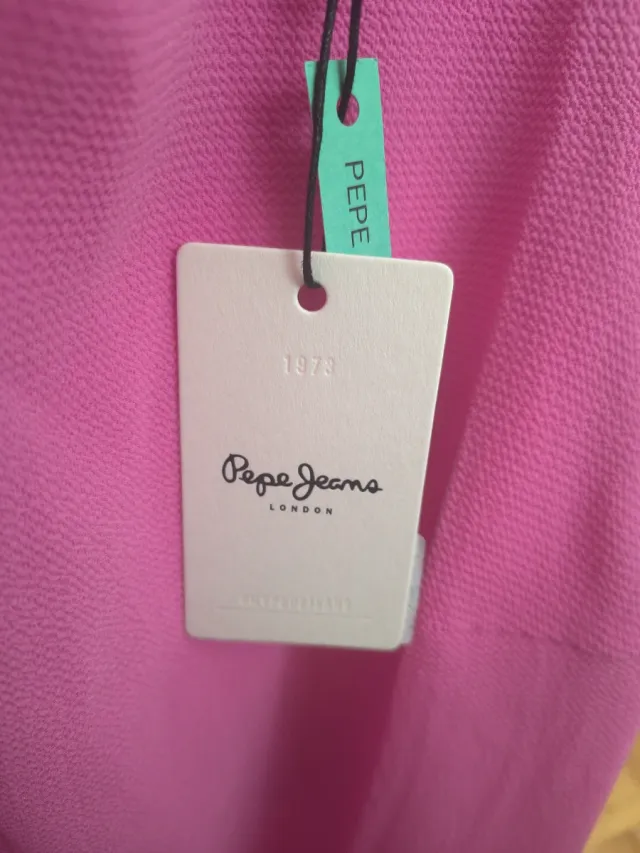 Vestido rosa Pepe Jeans, ideal para vestir.
