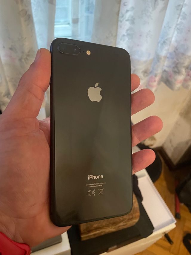 iPhone 8 Plus 64GB Negro
