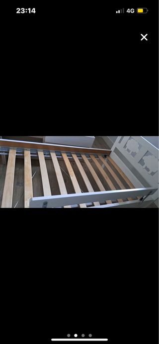 Cama infantil blanca con diseño de ovejas