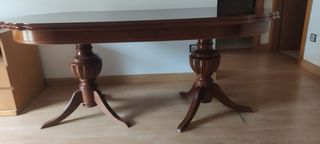 Mesa de comedor ovalada de madera maciza