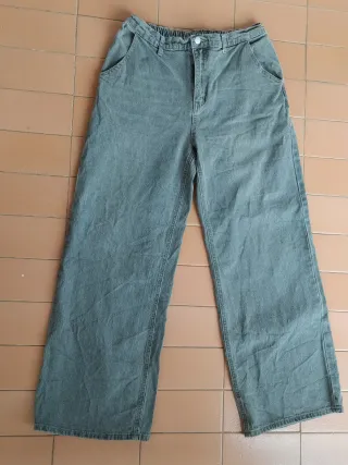 Pantalón vaquero ancho verde oliva