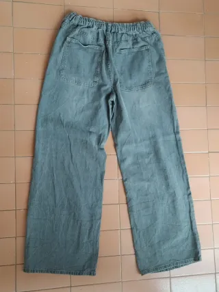 Pantalón vaquero ancho verde oliva