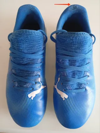 Botas de fútbol Puma azules y blancas talla 33