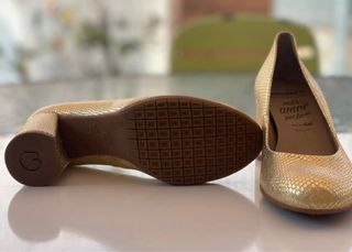 Zapatos Wonder dorados talla 36