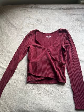 Camiseta Hollister escote V roja Talla XS