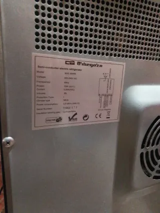 Nevera pequeña negra