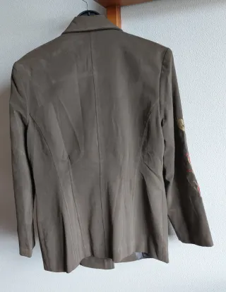 Chaqueta americana color verde oliva de Código bor