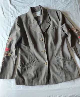 Chaqueta americana color verde oliva de Código bor