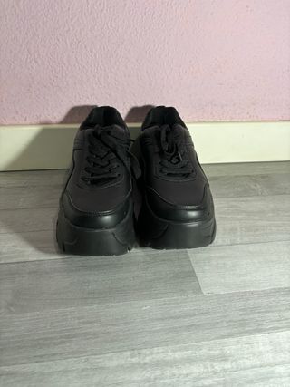 Tenis negros plataforma