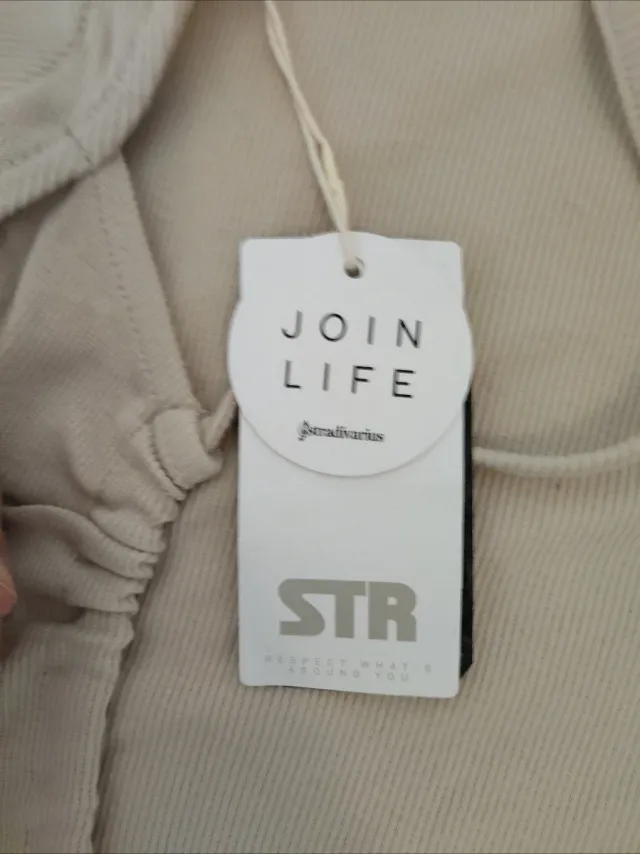 Camiseta beige de canalé con lazada