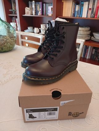 Botas Dr. Martens Talla 37 Nuevas 1460 Burgundy