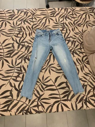 Pantalones vaqueros mujer desgastados