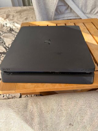 PS4 Slim 1TB Negra + 2 Mandos + 3 Juegos