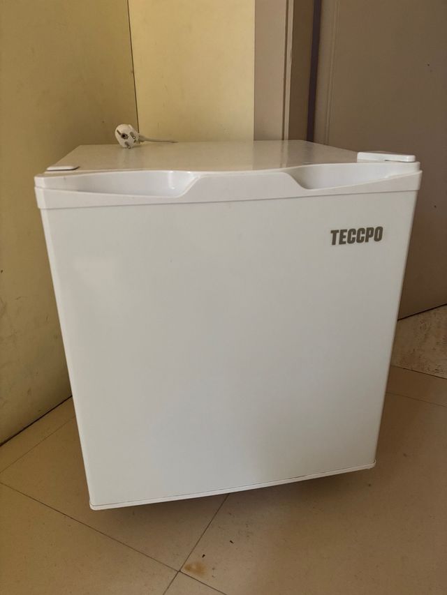 Frigorifero ausiliario quadrato 45x45 in buone condizioni