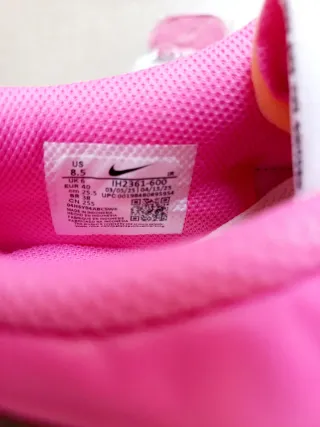 Zapatillas Nike Cortez Rosa y Verde.