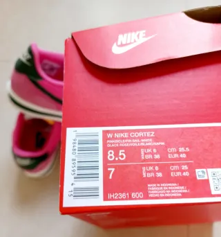 Zapatillas Nike Cortez Rosa y Verde.