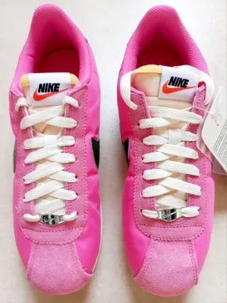 Zapatillas Nike Cortez Rosa y Verde.