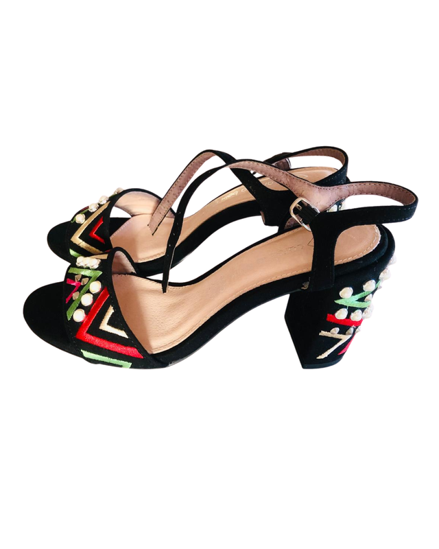 Zapatos de tacón Carolina Boix bordados