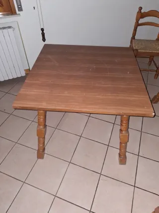 Sedia in legno massello con seduta in paglia