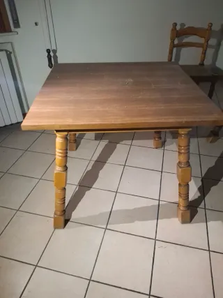 Sedia in legno massello con seduta in paglia