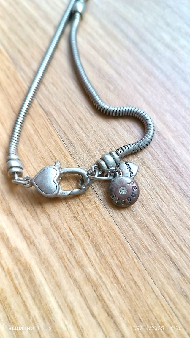 Collar Pandora con 13 abalorios