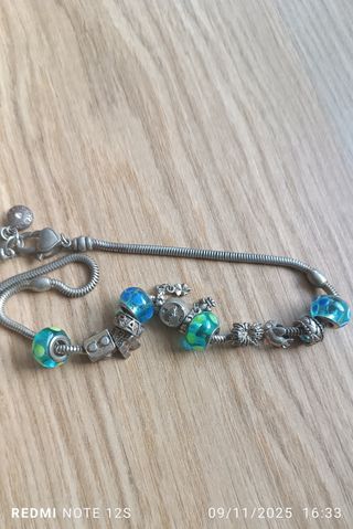 Collar Pandora con 13 abalorios