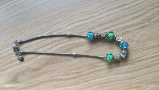 Collar Pandora con 13 abalorios