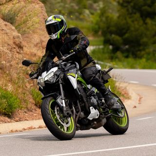 Kawasaki Z900 Blanca y Verde