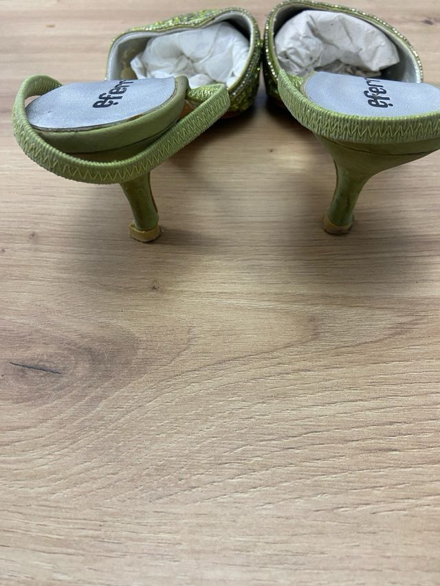 Bolso y zapatos de fiesta verdes