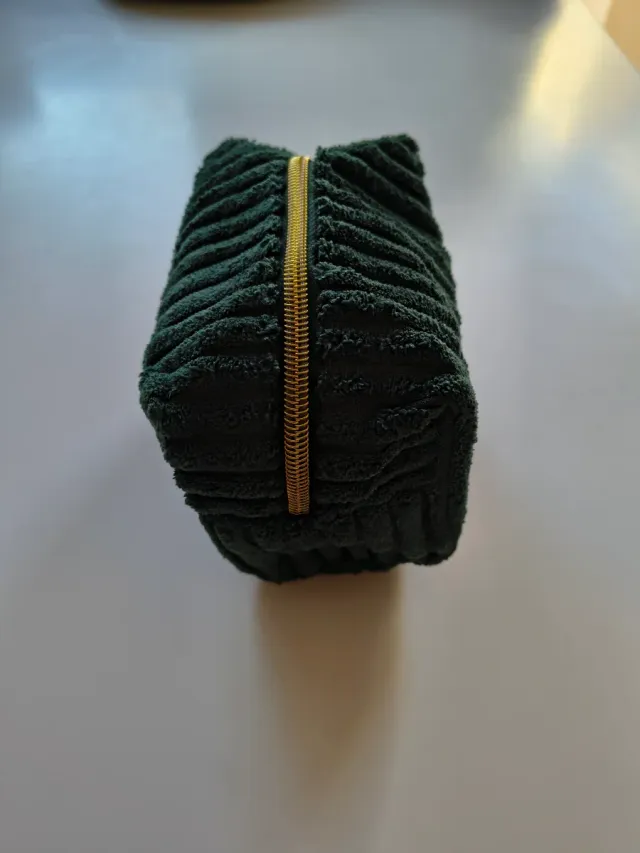 Neceser de terciopelo verde,nuevo a estrenar.