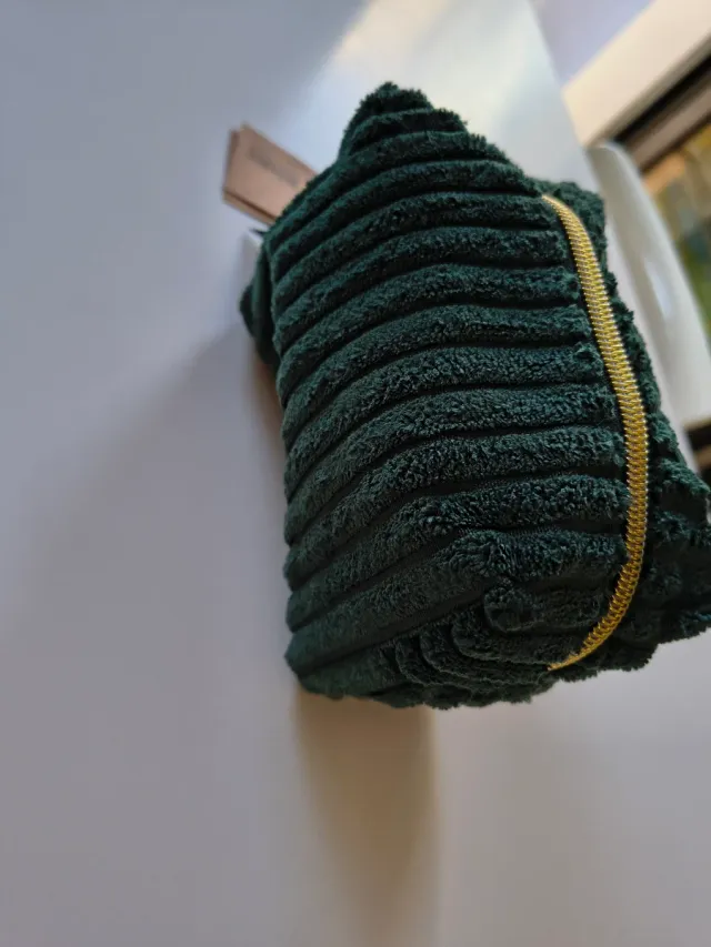 Neceser de terciopelo verde,nuevo a estrenar.