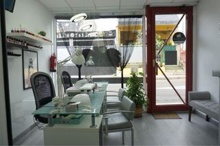 mesa 200€  mostrador 80€ todo junto 250€