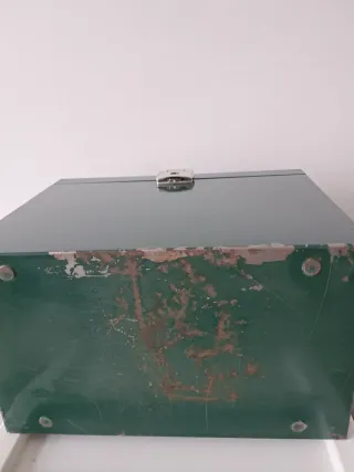 Archivador Metálico Verde con Portafolios.