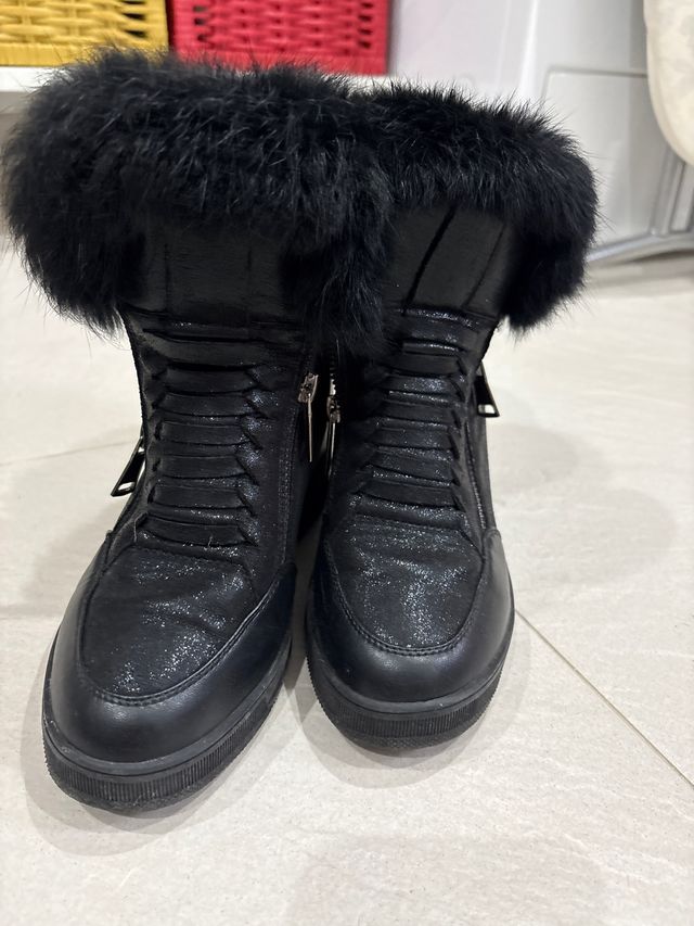 Botas negras con cuña y pelo