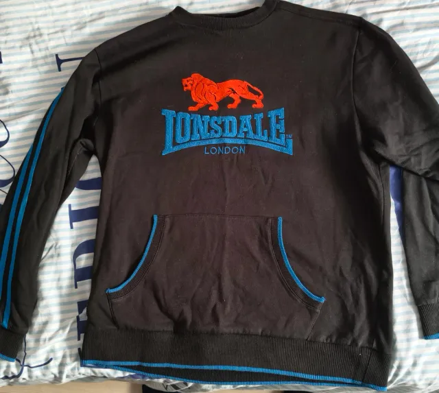 Sudadera Lonsdale Negra con Detalles Azules