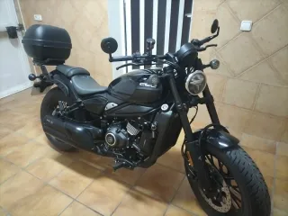 Moto Custom Negra cfmoto 450cc