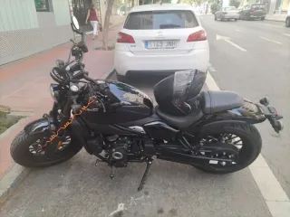Moto Custom Negra cfmoto 450cc