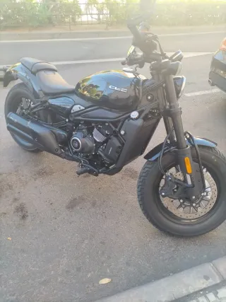Moto Custom Negra cfmoto 450cc