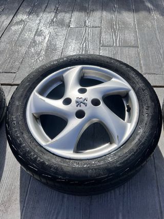 Llantas Peugeot 206 GTI con neumáticos