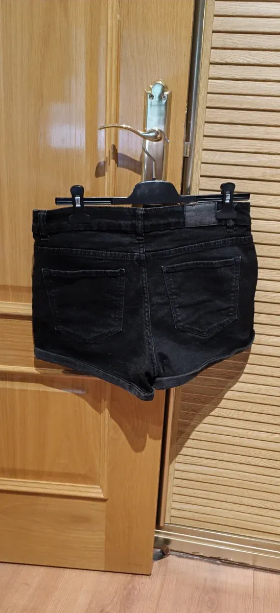 Pantalón corto vaquero negro