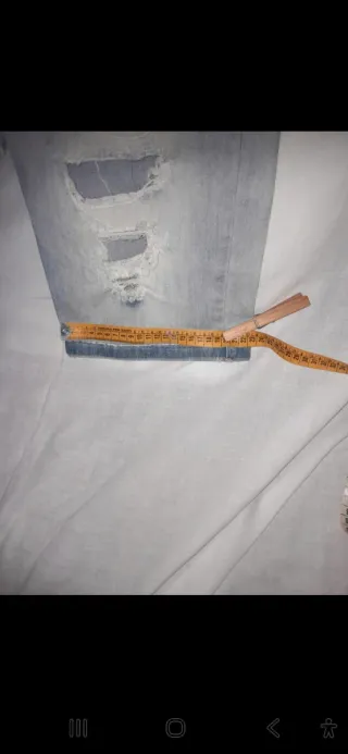 Jens corti uomo strappati