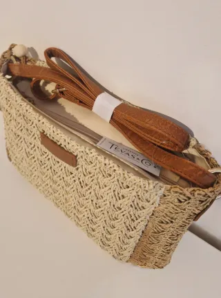 Bolso de rafia tejido beige y marrón