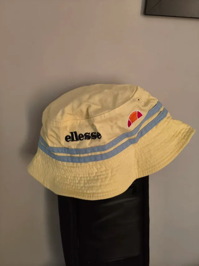 Gorro pescador Ellesse amarillo y azul