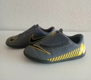 Botas fútbol sala Nike Talla 28