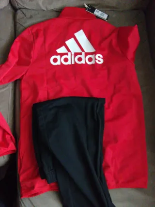 Chándal nuevo Adidas Rojo y Negro 14-15 años