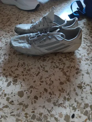 Botas de fútbol Juan Miguel talla 42