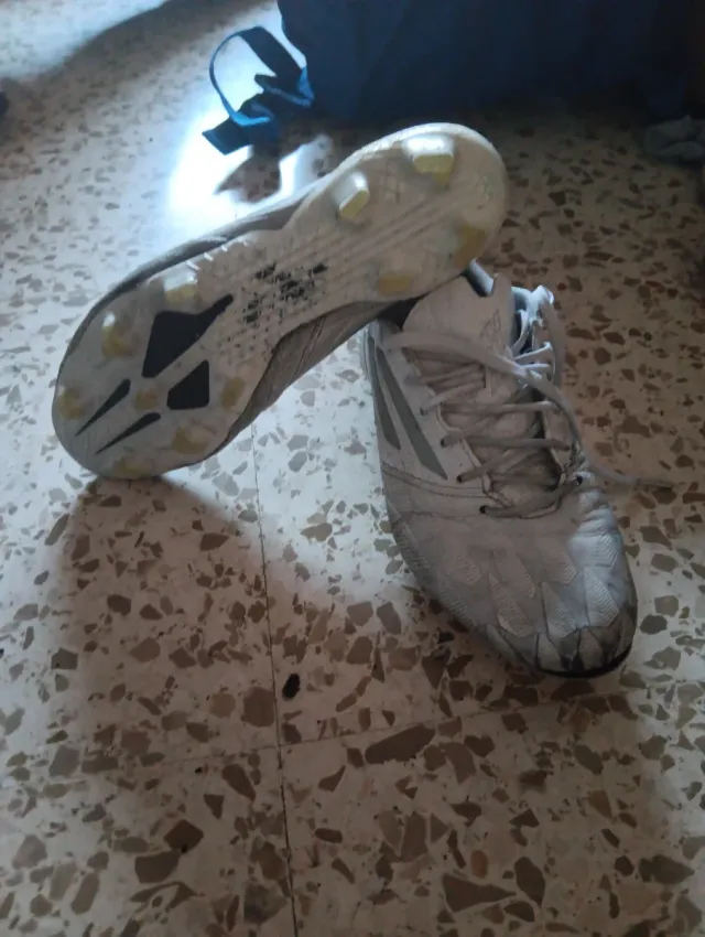 Botas de fútbol Juan Miguel talla 42